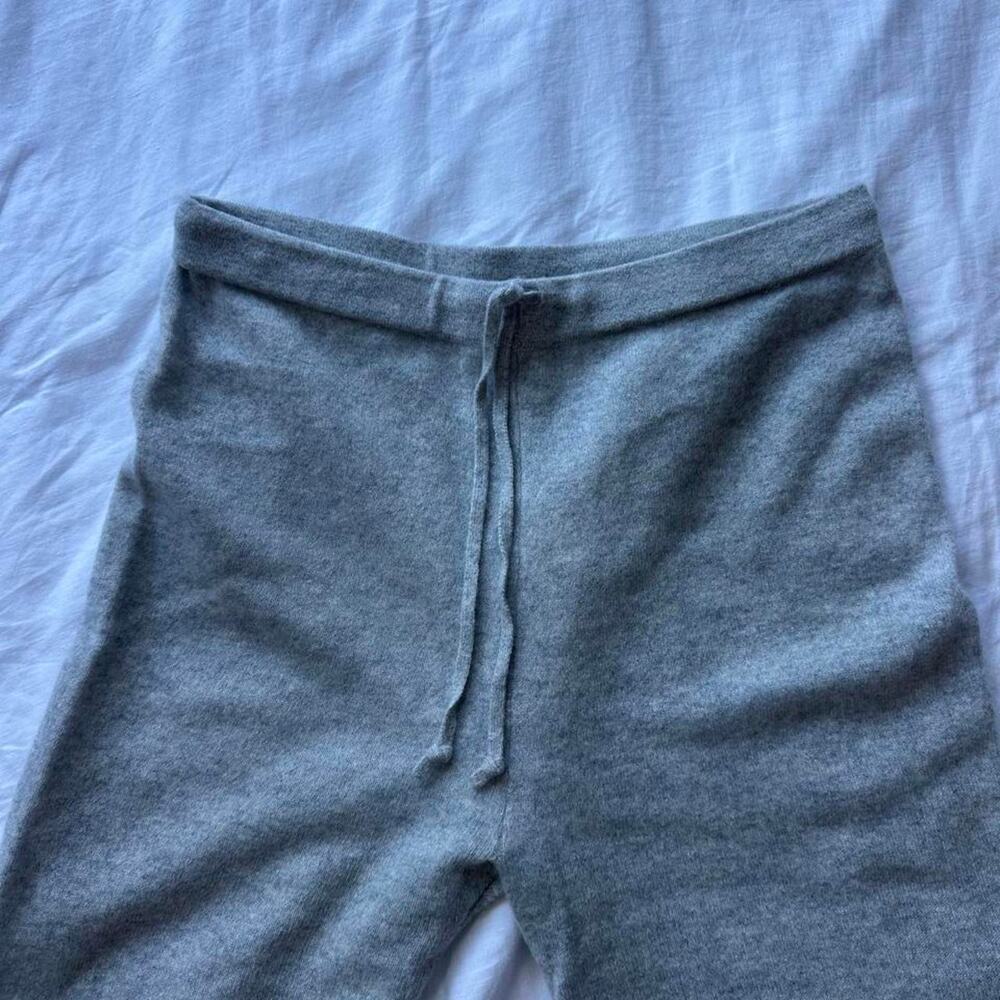 Gray cashmere sweatpants with drawstring - Picture 2 of 5